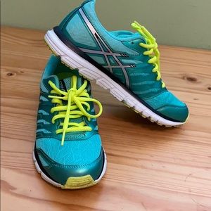 Women’s size 7 ASICS